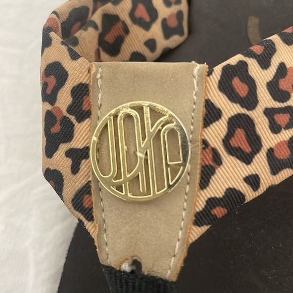 UNISA CHEETAH FLIP FLOPS - Picture 2 of 4